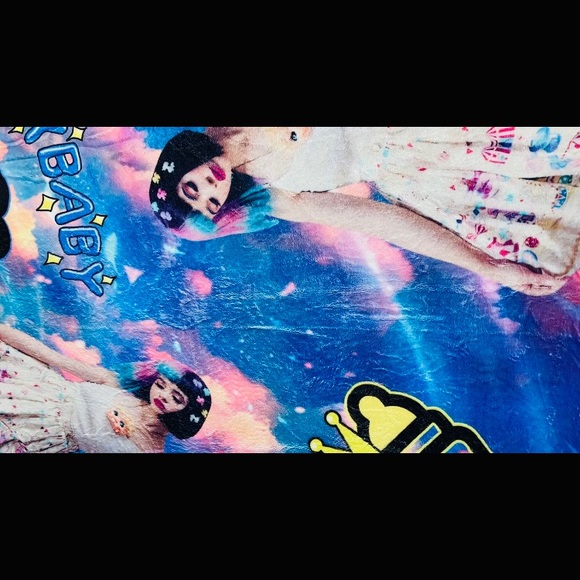 🟦✨Melanie Martinez in Crybaby Space✨ 🪐Throw Blanket - Picture 5 of 8
